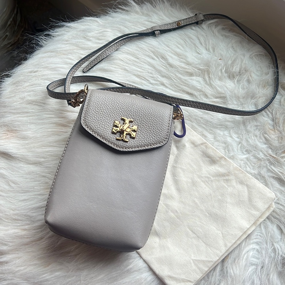 Tory Burch crossbody phone holder. Fits my IPhone 13 Pro Max
